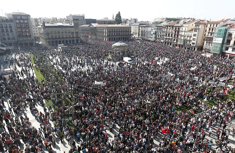 Miles de personas se concentran en Pamplona en la huelga general