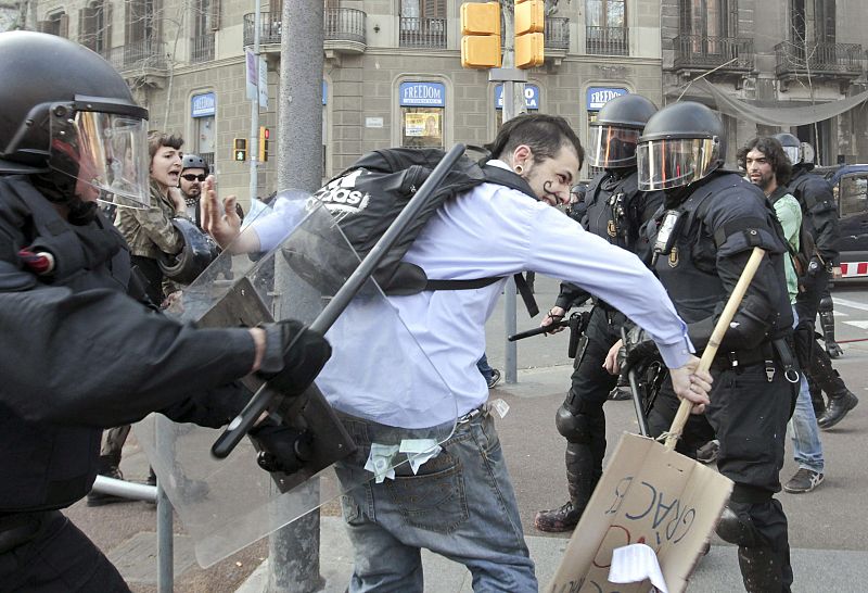 Disturbios en Barcelona durante la huelga general