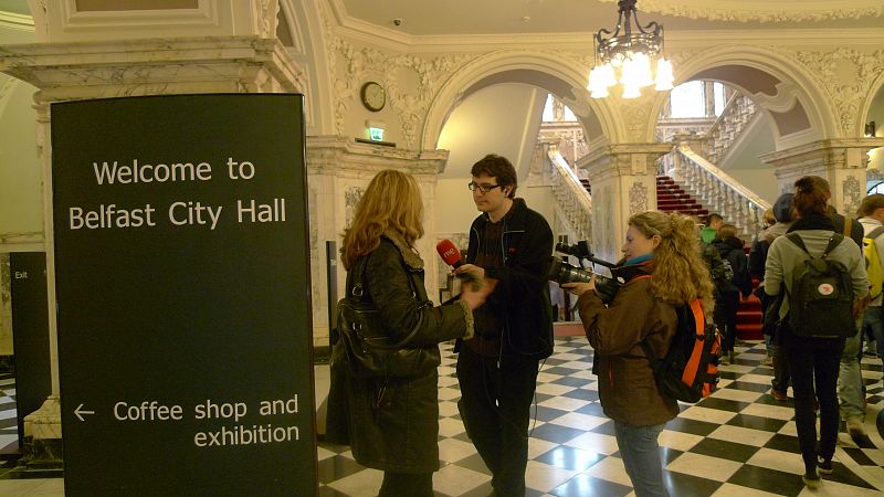 Encuentro con Cara Gordon en el Ayuntamiento de Belfast