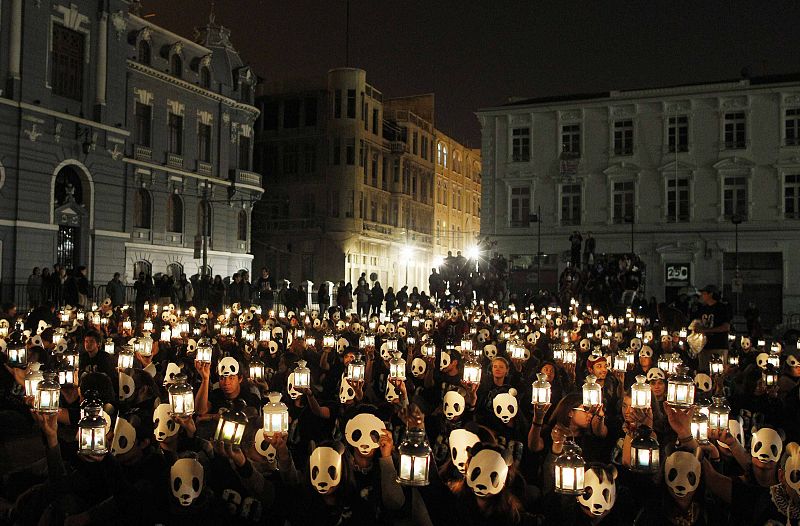 Chilean volunteers hold up candles during Earth Hour in Valparaiso city