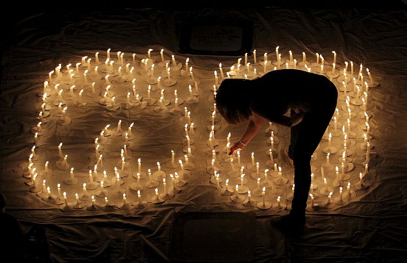 People light candles during Earth Hour after lights were turned off in Cali
