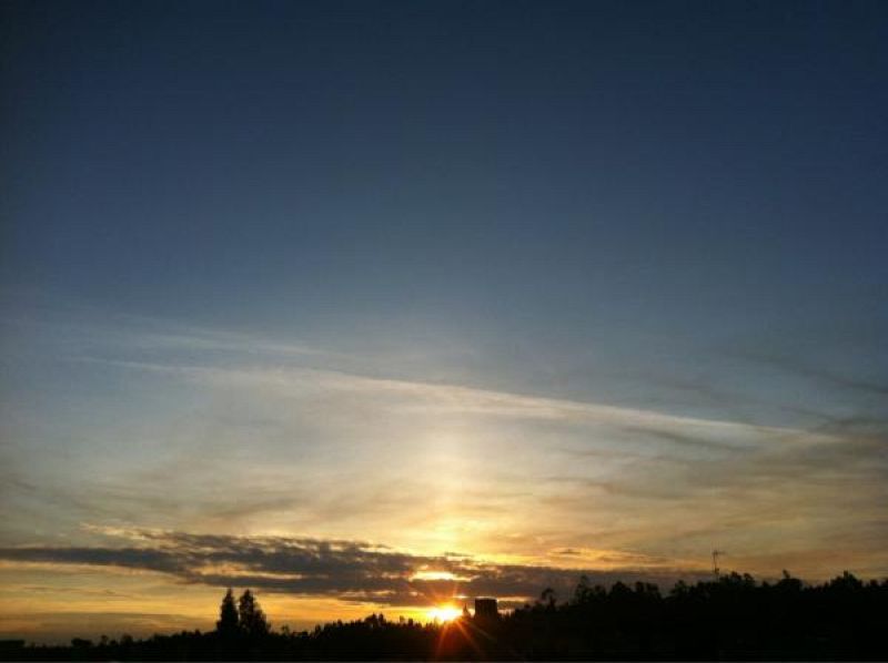 El atardecer desde la ventana de mi salón.