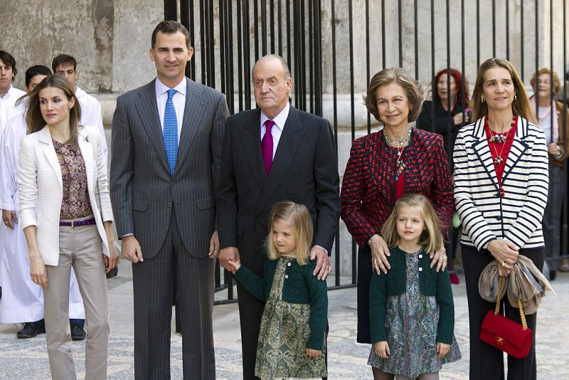 LOS REYES, LOS PRÍNCIPES Y LA INFANTA ELENA ACUDEN A MISA DE PASCUA EN PALMA