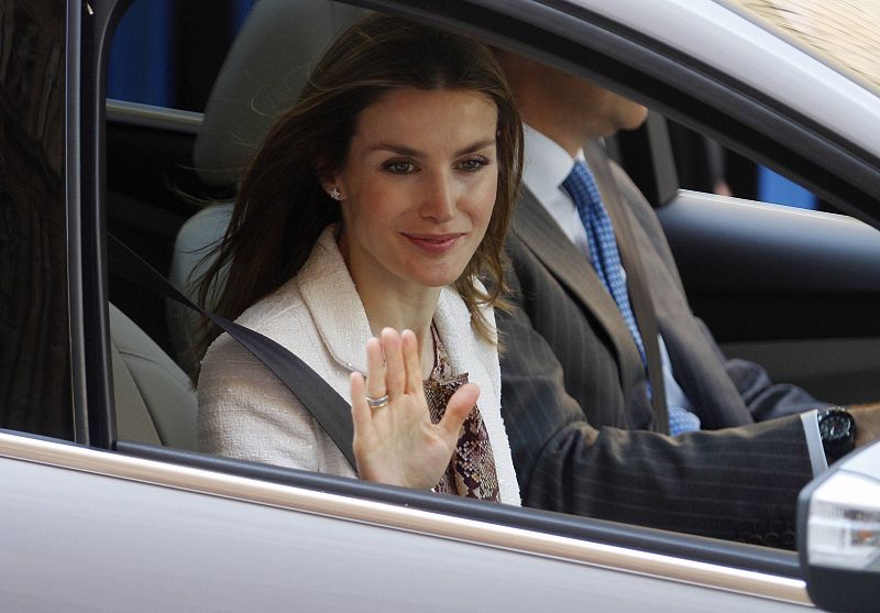La princesa Letizia llegando a la Catedral en coche