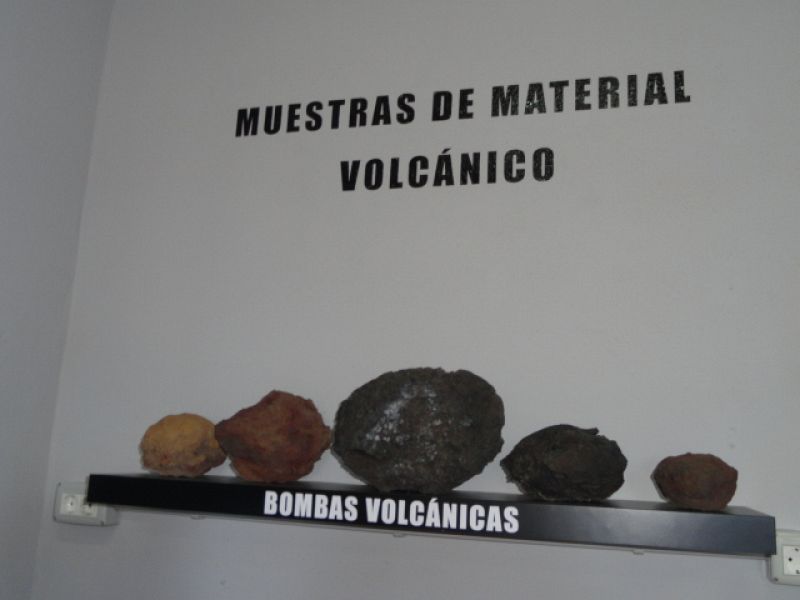 Muestras de materal volcánico del Centro de Visitantes La Restingolita de La Restinga.