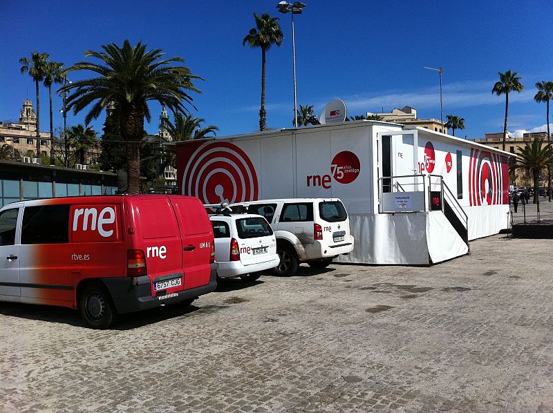 El Moll de la Fusta de Barcelona (Moll de Bosch i Alsina), en el Port de Barcelona, acoge la exposición itinerante con la que Radio Nacional de España celebra sus 75 años de existencia.