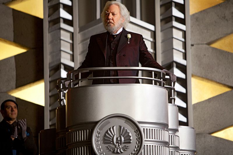 El veterano Donald Sutherland es el presidente Snow