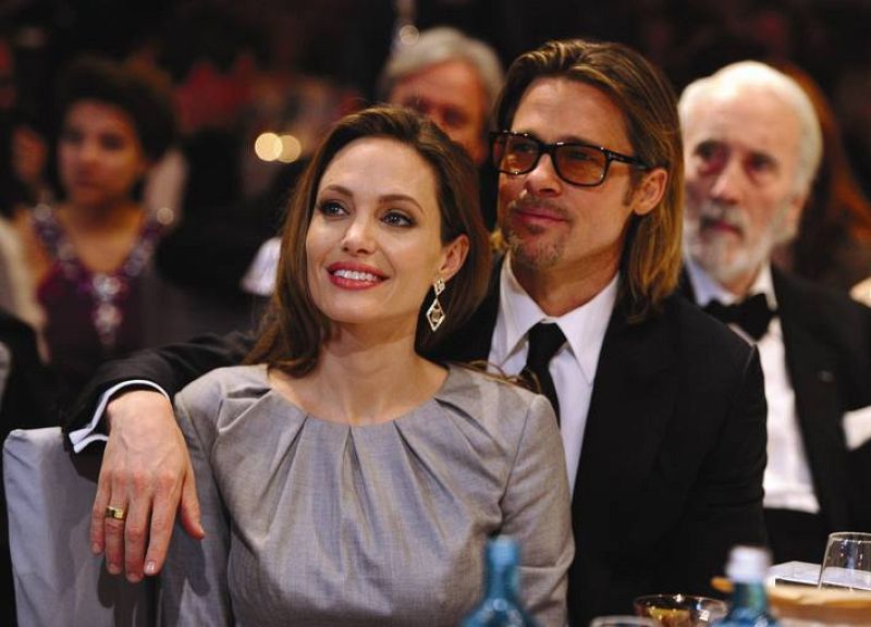  Gente y Tendencias - Angelina y Brad en cine por la paz