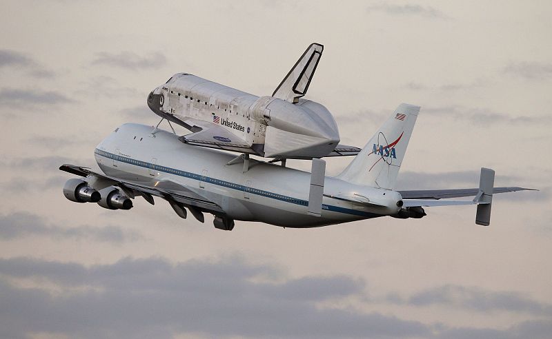 El Discovery a lomos del avión de la NASA desde donde partió de Cabo Cañaveral