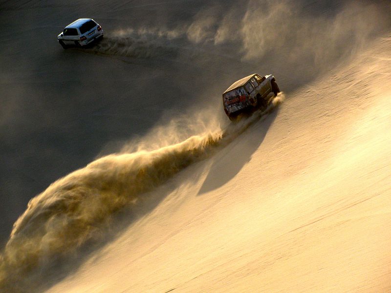 Carreras-de-4x4 en el desierto, la diversión favorita de los jóvenes cataríes los fines de semana