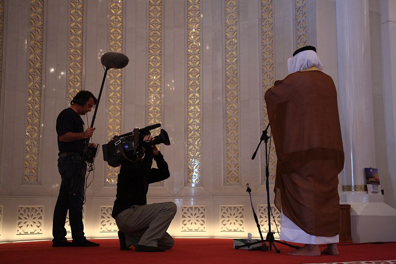 Fernando y Jesús  grabando el llamamiento a la oración en la Gran Mezquita de Doha