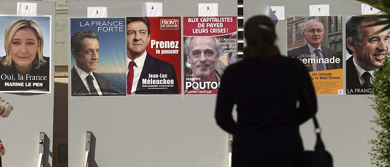LOS FRANCESES RESIDENTES VALENCIA VOTAN EN EL LICEO FRANCÉS