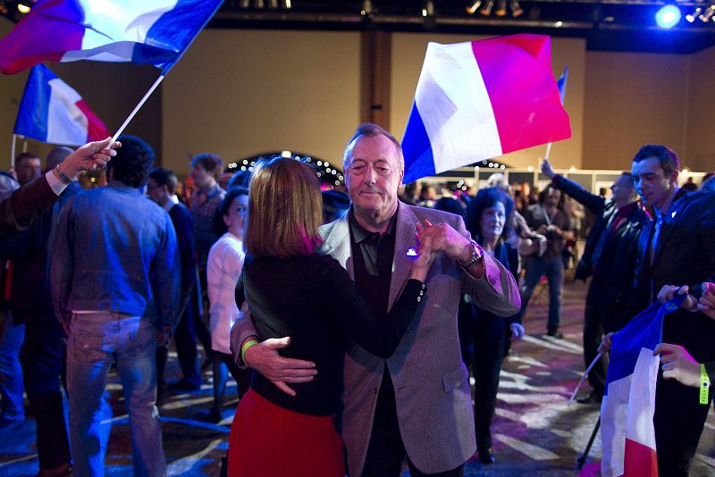 Seguidores de Le Pen celebran los resultados en la primera vuelta de las presidenciales francesas