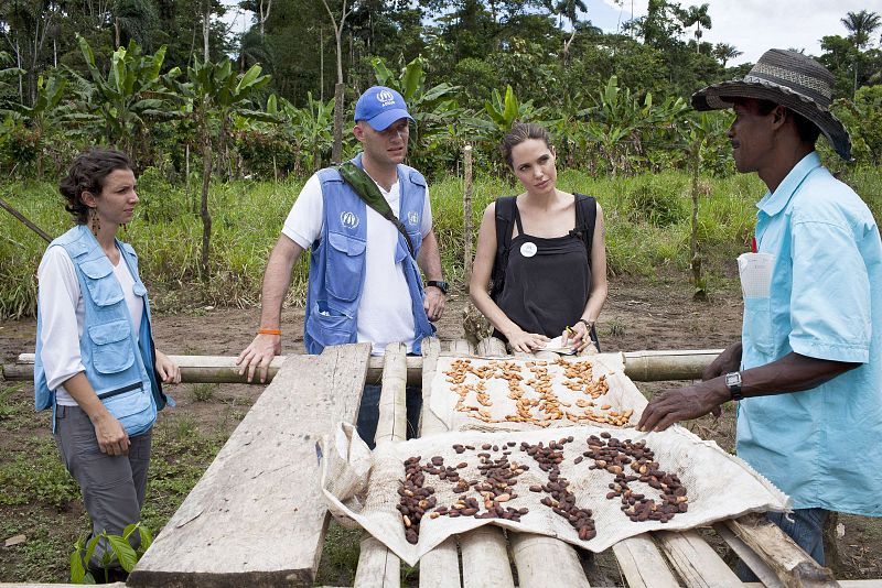 Angelina Jolie con los refugiados de Ecuador