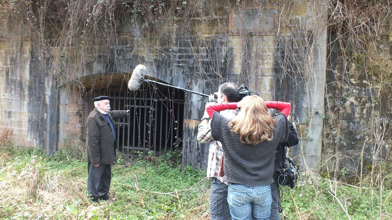 En la bocamina de La Trechora, rodando con Vicente Guitiérrez Solís