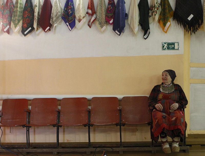 Zoya Dorodova, de 72 años, durante uno de los pocos descansos que tienen entre ensayo y ensayo.