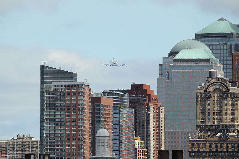 Otra vista del paso del Enterprise sobre la Gran Manzana