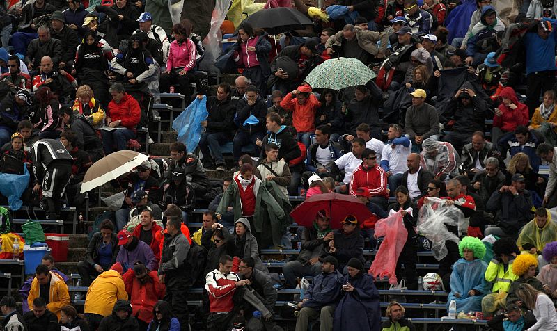 La lluvia ha deslucido, aunque no mucho, el espectáculo de las carreras en Jerez.