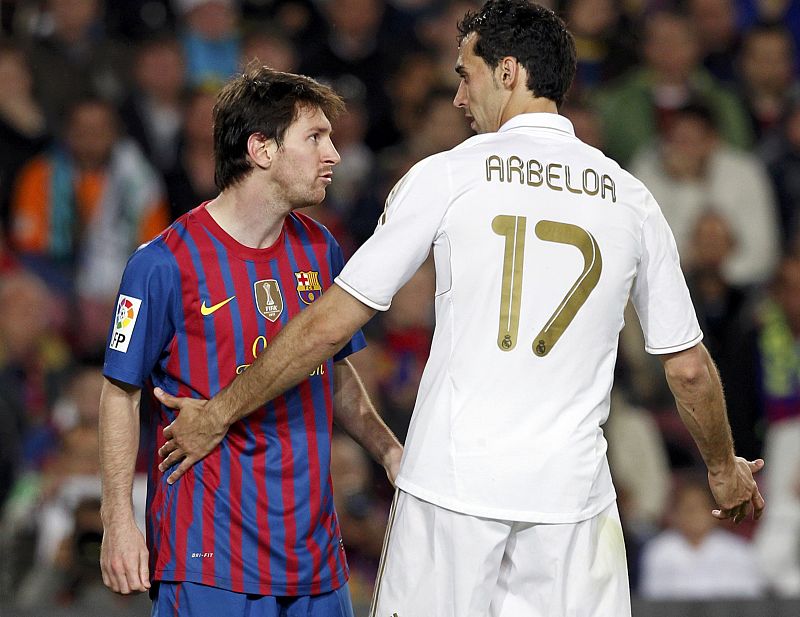 Barcelona's Messi argues with Real Madrid's Arbeloa during their Spanish first division "El Clasico" soccer match in Barcelona