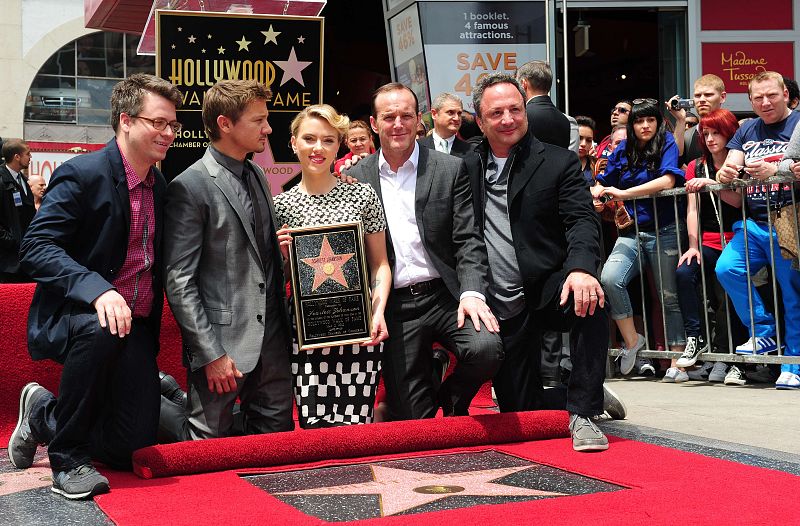 Gente y Tendencias - Scarlett Johansson con miembros de Los Vengadores