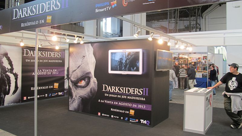 Stand del videojuego Darksiders II, del dibujante Joe Madureira