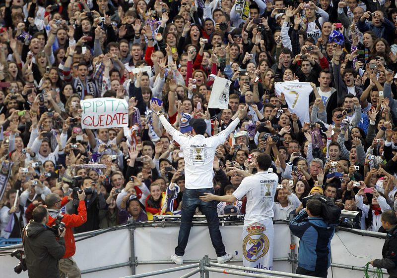 Cristiano Ronaldo e Iker Casillas han dado una vuelta de honor por separado en Cibeles