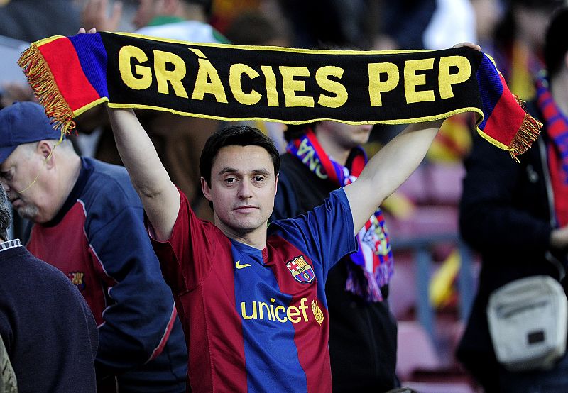 El mensaje "Gracias, Pep" se ha dejado ver en pancartas, bufandas y banderas