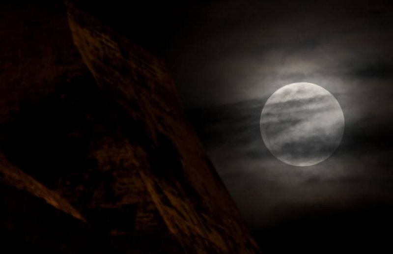 La 'superluna' vista desde Cartagena, Colombia.