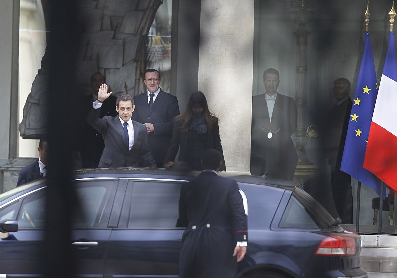 France's President Sarkozy and wife Carla leave the Elysee Palace in Paris to vote in the second round of the 2012 presidential elections