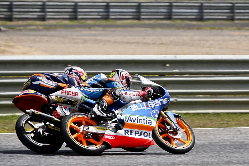 Maverick Viñales y Sandro Cortese han mantenido una dura pugna en Moto3