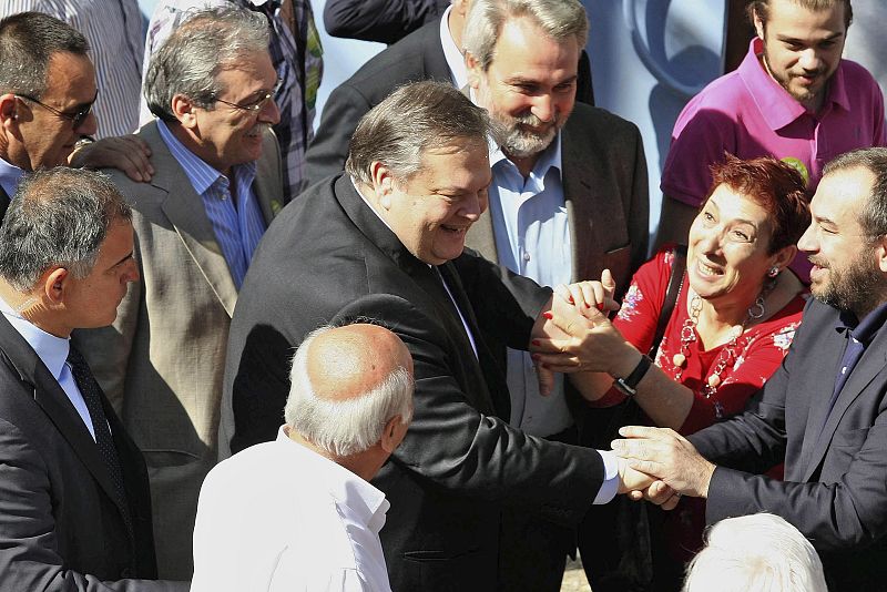 VOTAN LOS LÍDERES DE LOS PRINCIPALES PARTIDOS EN LAS ELECCIONES GRIEGAS