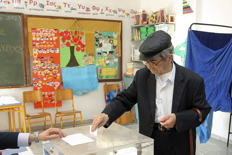 ABREN EN GRECIA LOS COLEGIOS ELECTORALES PARA ELEGIR A PARLAMENTO Y GOBIERNO