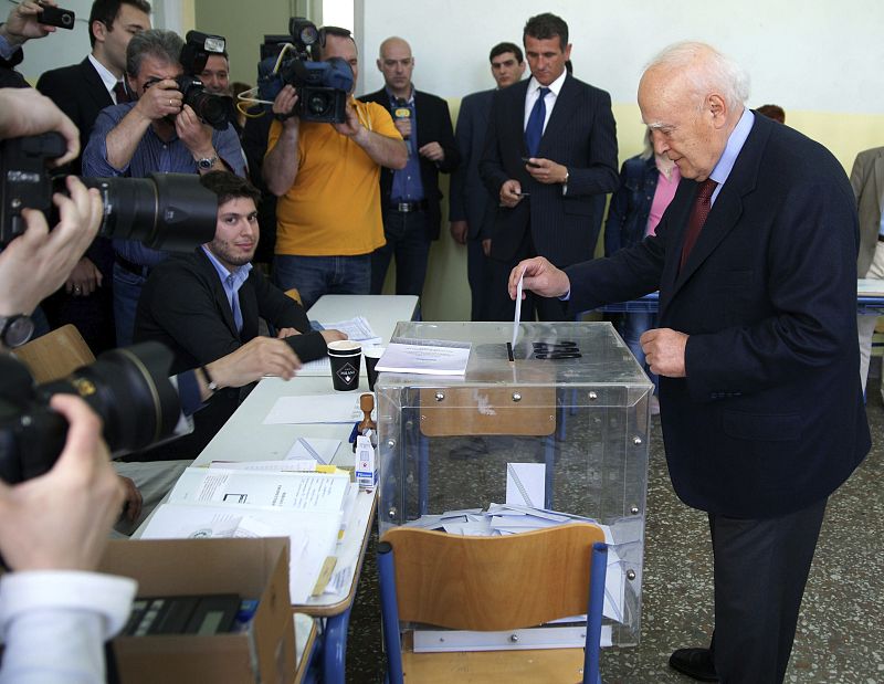 VOTAN LOS LÍDERES DE LOS PRINCIPALES PARTIDOS EN LAS ELECCIONES GRIEGAS