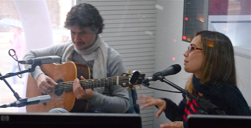 Alrededor de 2.000 personas han visitado la plataforma itinerante del 75º aniversario de RNE, que este viernes y este sábado ha estado en Sevilla.