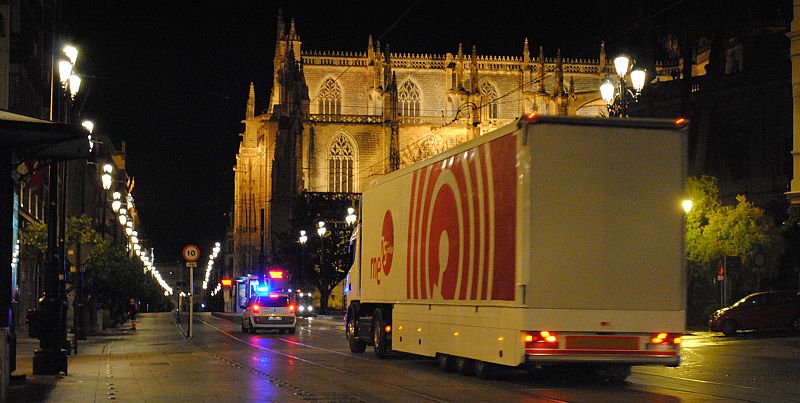 Alrededor de 2.000 personas han visitado la plataforma itinerante del 75º aniversario de RNE, que este viernes y este sábado ha estado en Sevilla.