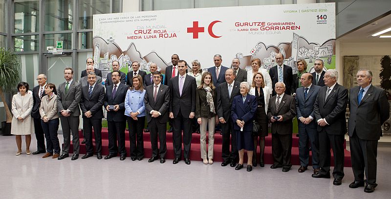 El director de RNE, Benigno Moreno, ha recogido este martes, Día Mundial de la Cruz Roja, la Medalla de Oro de la institución humanitaria de manos de los Príncipes de Asturias.