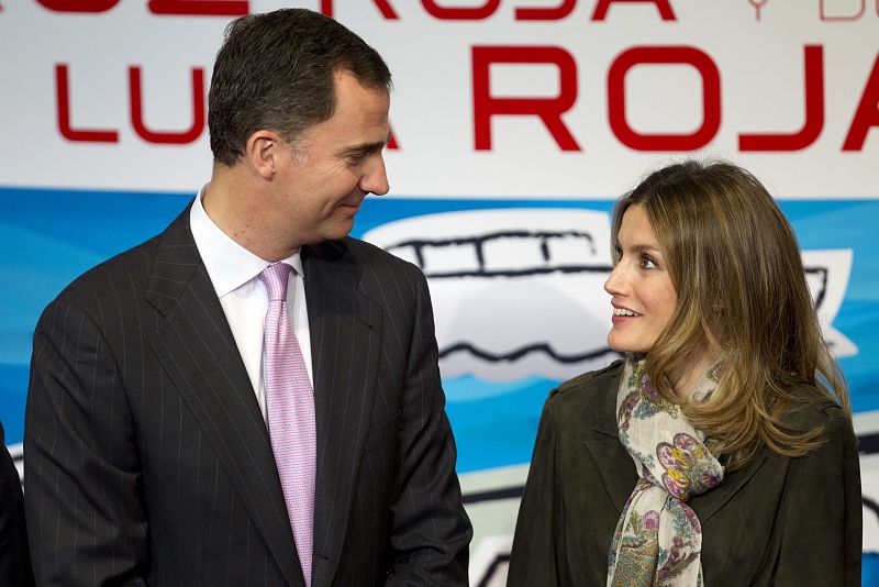 El director de RNE, Benigno Moreno, ha recogido este martes, Día Mundial de la Cruz Roja, la Medalla de Oro de la institución humanitaria de manos de los Príncipes de Asturias.