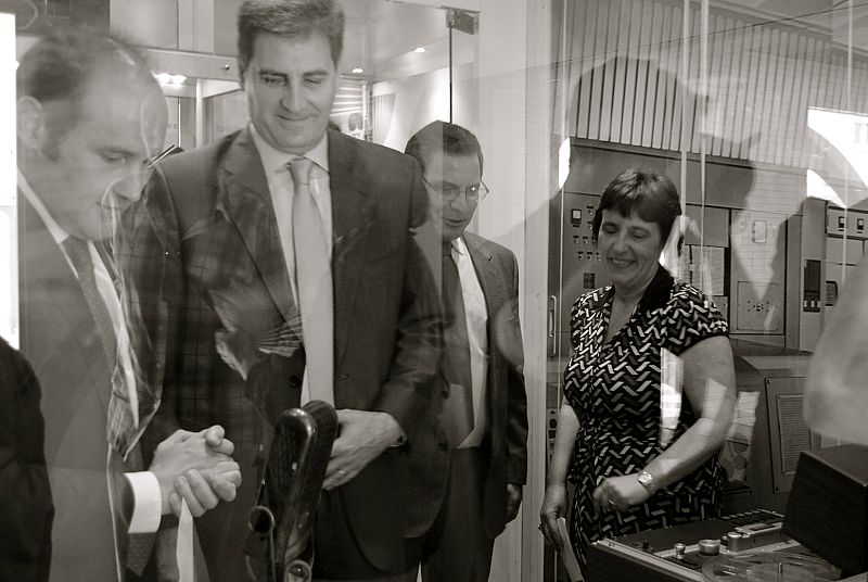 El recorrido por toda España de la exposición itinerante del 75º aniversario de RNE ha tocado a su fin en la ciudad de Cádiz, donde la muestra se ha instalado en la céntrica plaza de Asdrúbal.