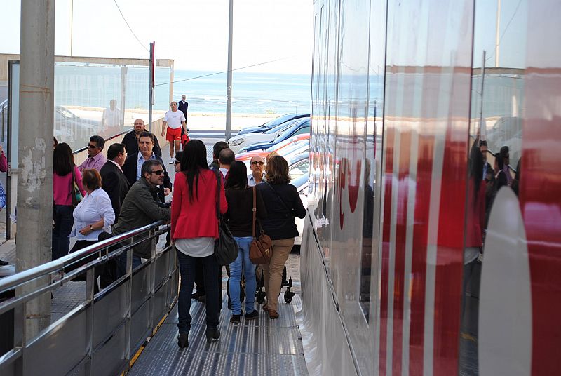 El recorrido por toda España de la exposición itinerante del 75º aniversario de RNE ha tocado a su fin en la ciudad de Cádiz, donde la muestra se ha instalado en la céntrica plaza de Asdrúbal.