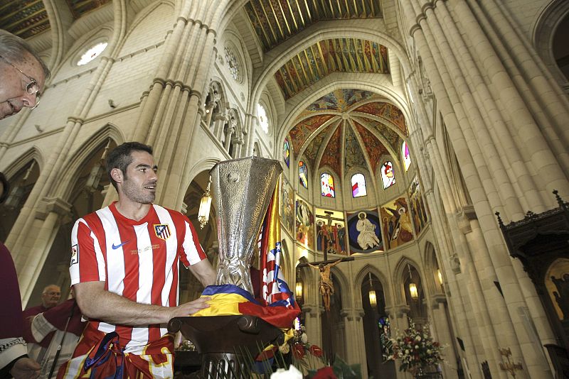 Antonio López y la copa en la madrileña catedral de la Almudena
