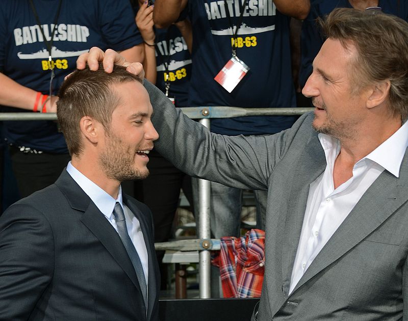 Taylor Kitsch y Liam Neeson bromearon delante de las cámaras