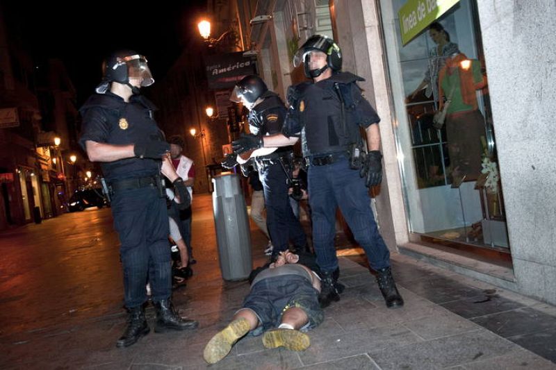Un total de 18 personas han sido detenidas durante el desalojo de los "indignados" de Sol.