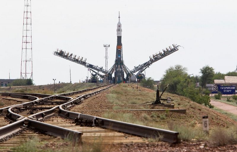 La nave tripulada rusa Soyuz TMA-04M colocada en la plataforma de lanzamiento del cosmódromo Baikonur