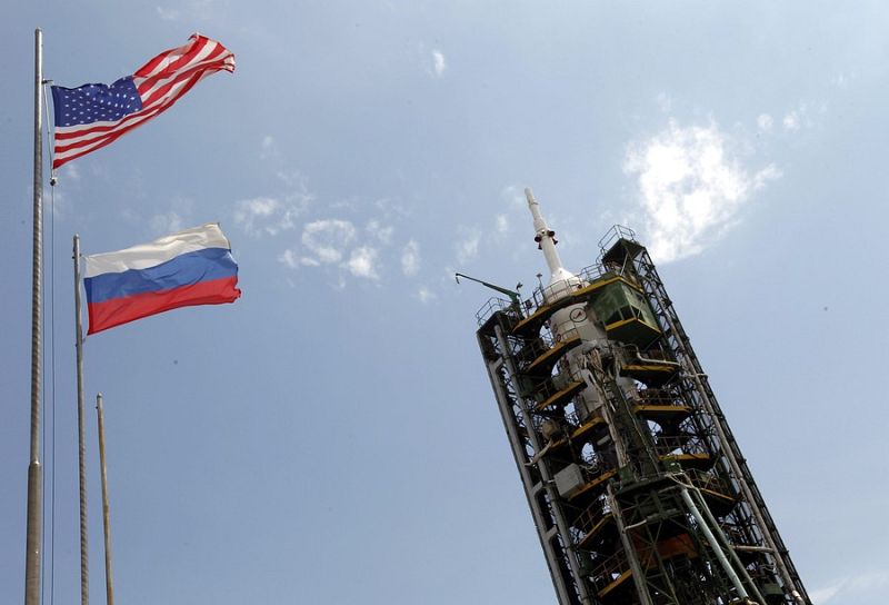 La Soyuz, en la plataforma de lanzamiento, lista para partir  hacia la ISS