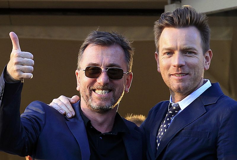 Los miembros del jurado Tim Roth y Ewan McGregor posando en la terraza del Martinez Hotel, en Cannes