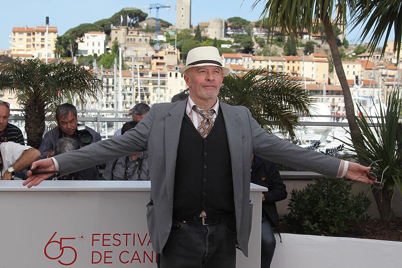 El director francés Jacques Audiard posa para los fotógrafos en la presentación de la película "De Rouille et D'Os"