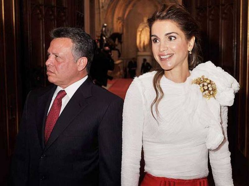 El rey de Jordania, Abdaláh II y la reina Rania, tan elegante como siempre, no se han perdido el Jubileo de Diamante.