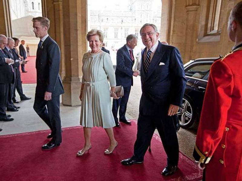 Los reyes de Grecia, Constantine y Anne-Marie,  y el resto de monarcas se han sentado en las mesas según la duración de su reinado.