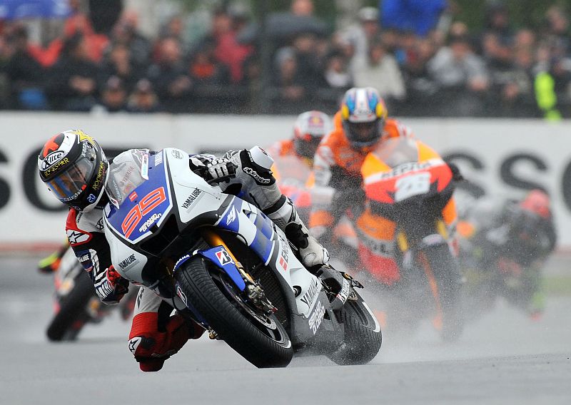 Imagen de la cantidad de agua que había sobre la pista de Le Mans durante la carrera de MotoGP.