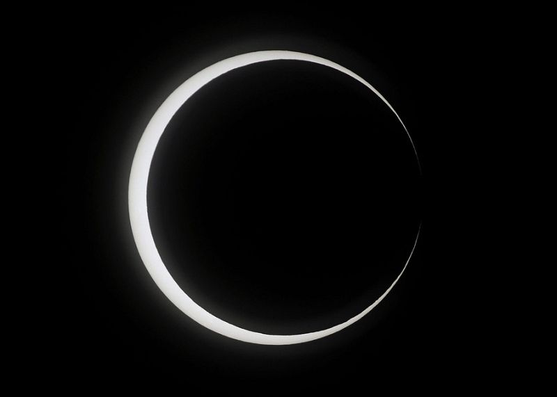Aspecto del sol en el instante en que se produce un eclipse anular visto desde Utsunomiya (Japón). El eclipse fue visible desde China hasta Texas (EE.UU)